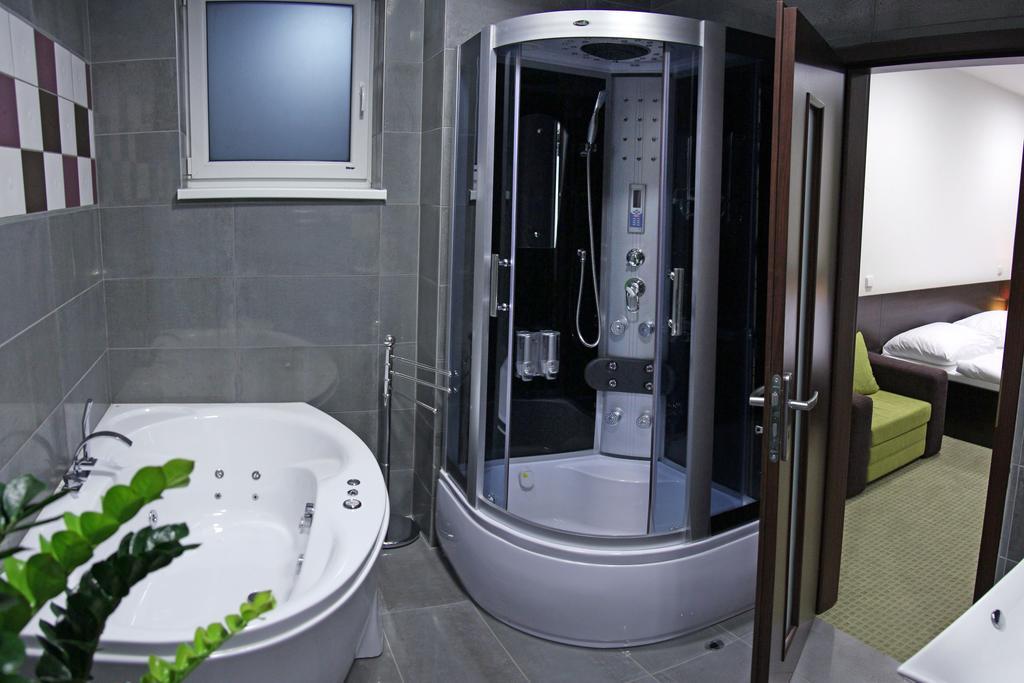 Rožňava Penzion Luxury מראה חיצוני תמונה